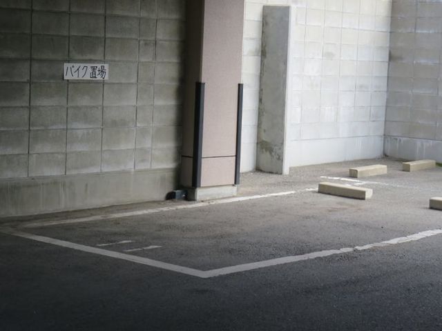 駐車場　バイク置き場