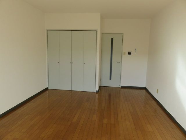 居室・リビング　洋室・間口２間の広々クローゼット