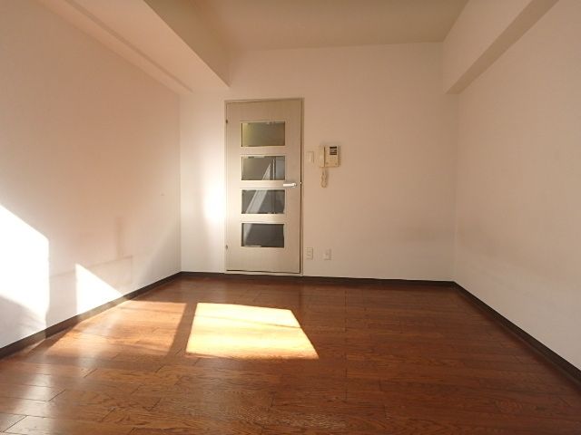 居室・リビング　室内