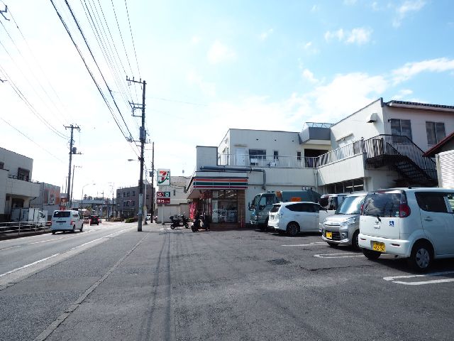 コンビニ　セブンイレブン横浜泉新橋町店（コンビニ）まで758m