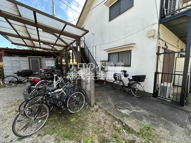 その他共有部分　自転車置き場は敷地内に設備、お出かけの際にも便利です。