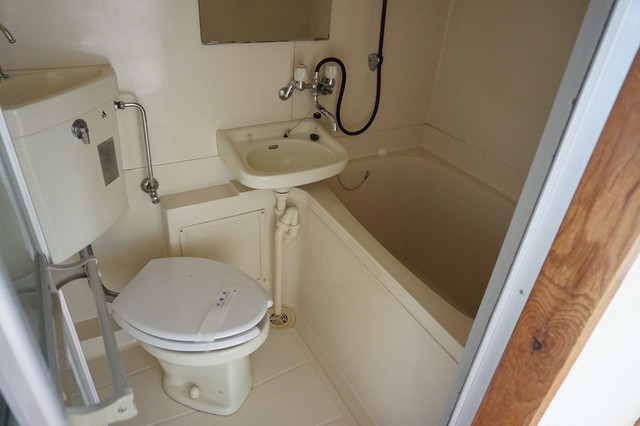 バス・シャワールーム　お掃除がしやすい洗面台付き３点ユニットです☆