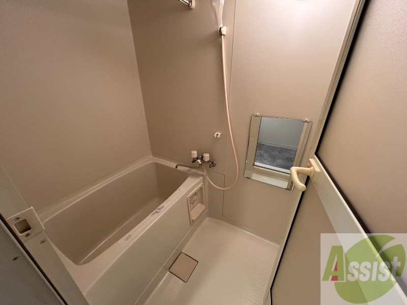 バス・シャワールーム　湯船につかってもこの換気扇があるので大丈夫～