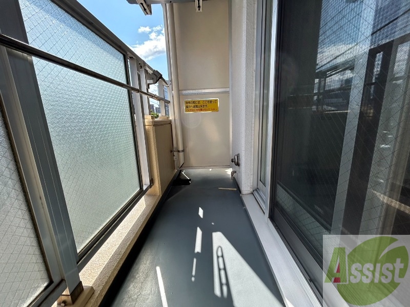 バルコニー　バルコニーです。洗濯物を干すもよし、一息つくもよしですね。