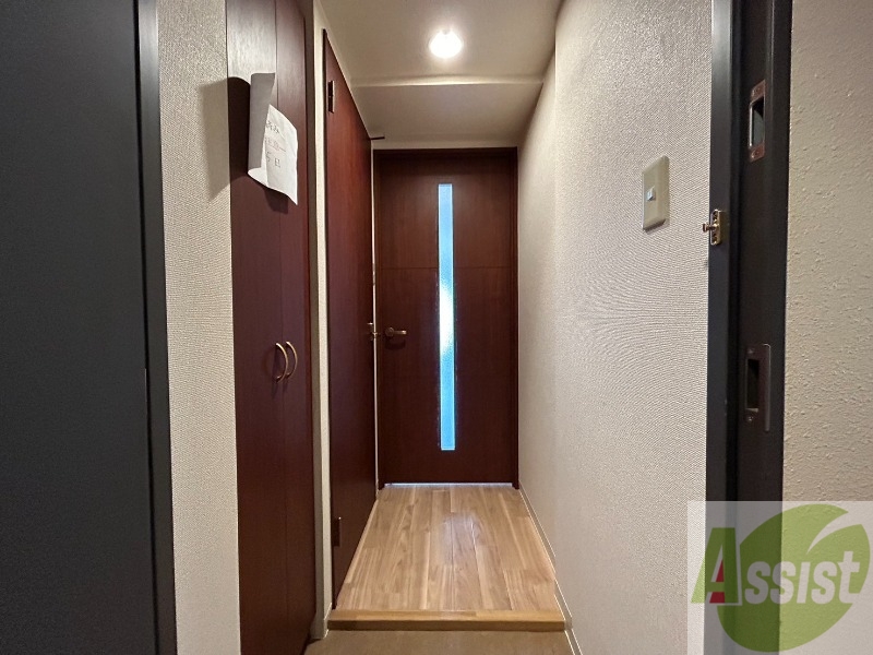 玄関　玄関の様子です。明るい印象ですね。気分もあがりそう。