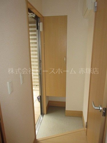 玄関　※別号室参考写真