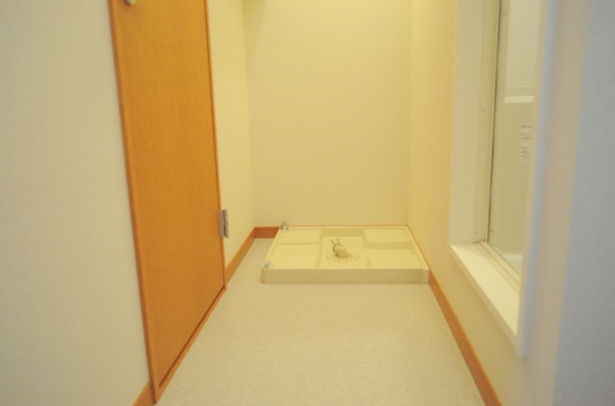 玄関　※実際には家具家電は付いております。