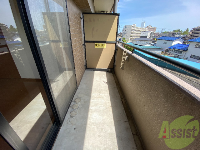 バルコニー　バルコニーは幅があり、広い印象を受けました。