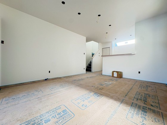 居室・リビング　※別部屋の写真です。