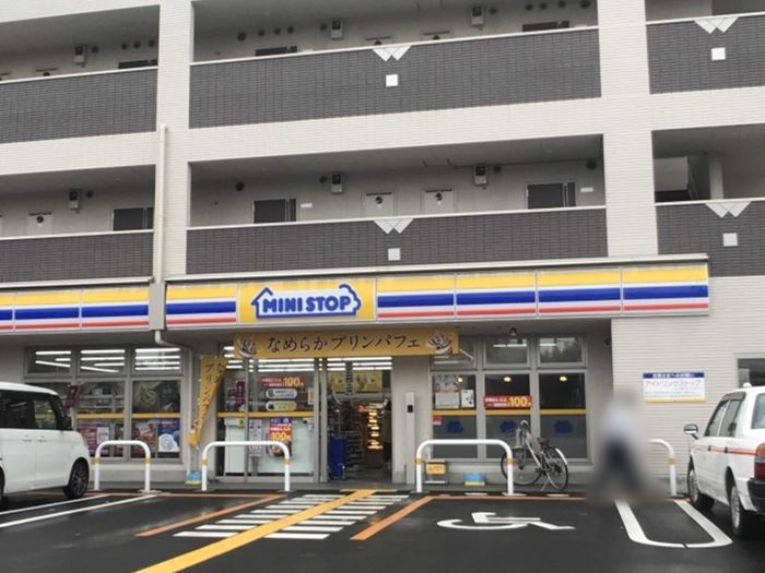 コンビニ　ミニストップ草加小山2丁目店（コンビニ）まで525m