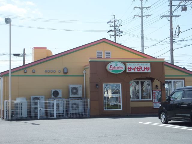 飲食店　サイゼリア（飲食店）まで350m