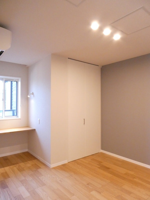 その他部屋・スペース　６．５帖の洋室にはワークスペースがありリモートワークも♪