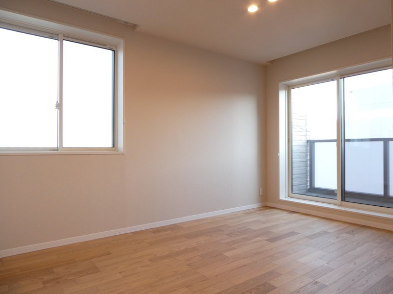 その他設備　各部屋角部屋の為２面採光の明るいお部屋♪