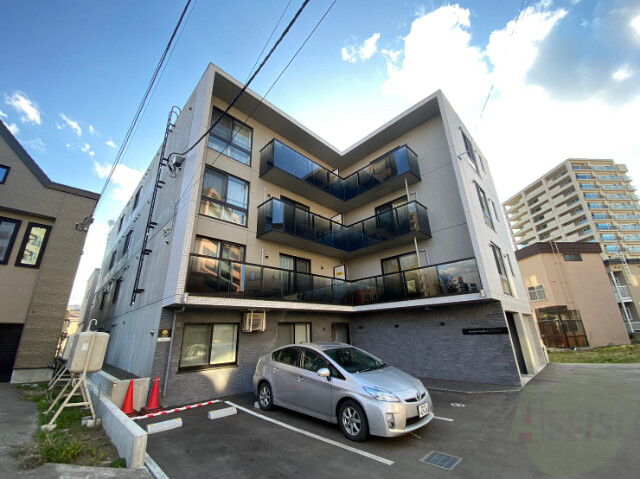 建物外観　札幌市中央区南５条西「ＲａｉｎｂｏｗＲｏａｄ南円山」