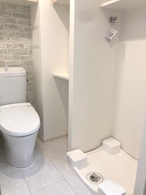 トイレ　※写真は同タイプ住戸です。