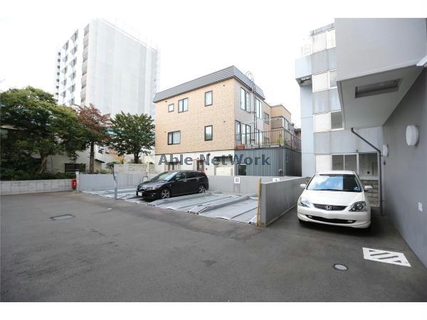 駐車場　駐車場