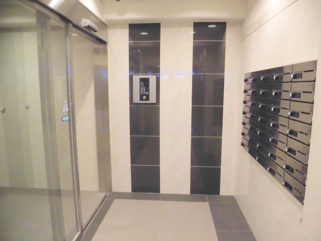 エントランス　MAXIV関内（マキシヴ関内）