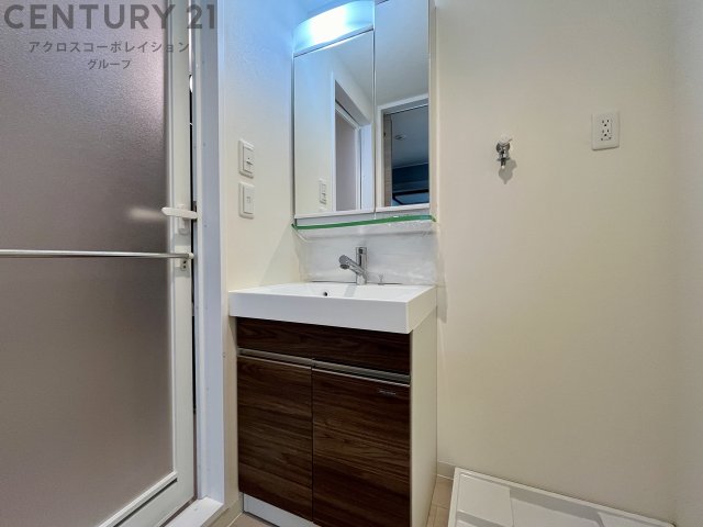 洗面設備　洗面所内に洗濯機置き場あり！