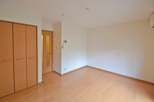 居室・リビング　クローゼットのある洋室