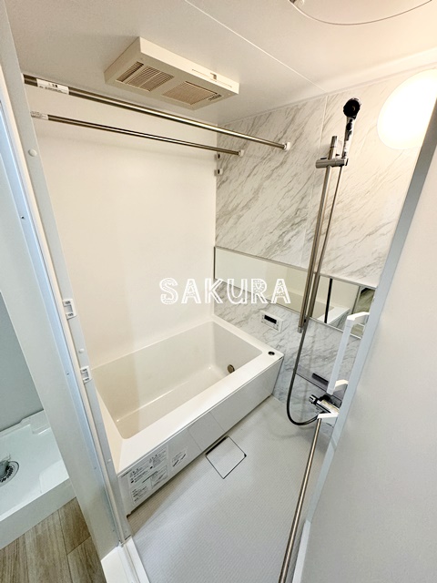 バス・シャワールーム　雨の日にも安心の浴室乾燥機付き♪