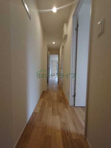 玄関　別階層の写真になります。