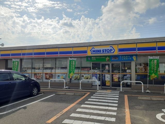 コンビニ　ミニストップ様（コンビニ）まで436m