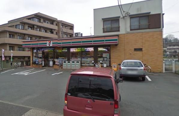 コンビニ　セブンイレブン（コンビニ）まで300m