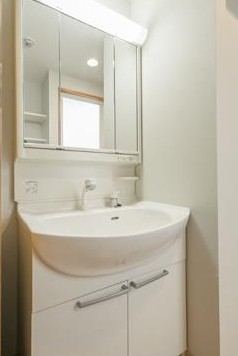 洗面設備　スペースが確保できる洗面所です