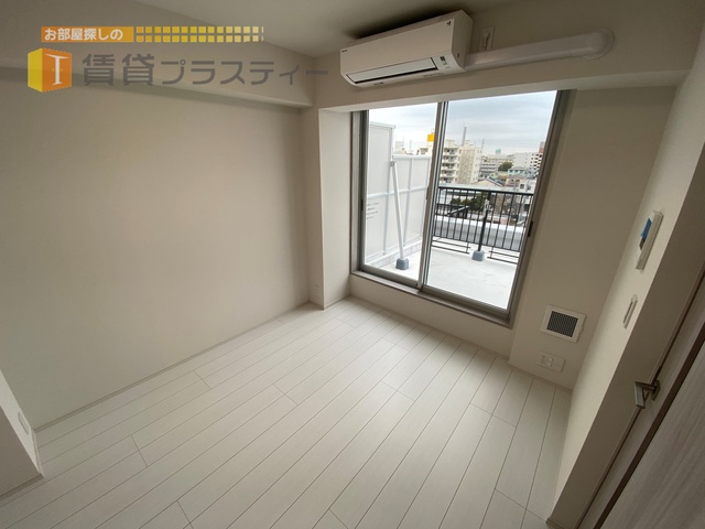 居室・リビング　清潔感のあるお部屋です。