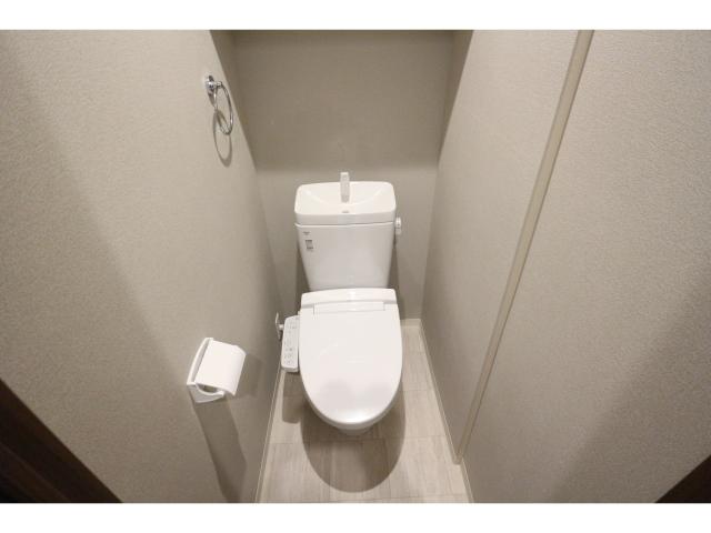 近鉄奈良線 新大宮駅 徒歩3分 10階建 築8年のトイレ写真
