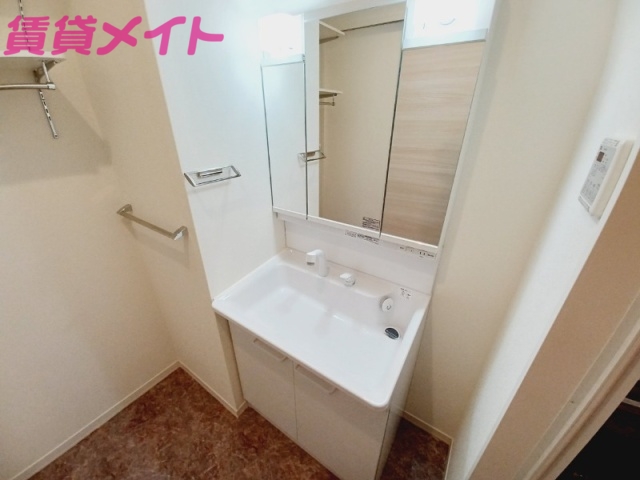 洗面設備　同型参考写真