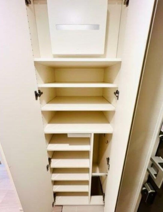 玄関　写真は同タイプ住居です。