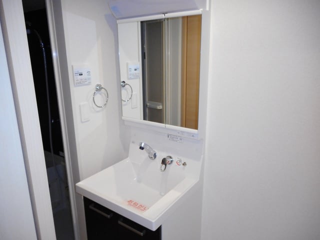 洗面設備　洗面所内に洗濯機置き場あり！