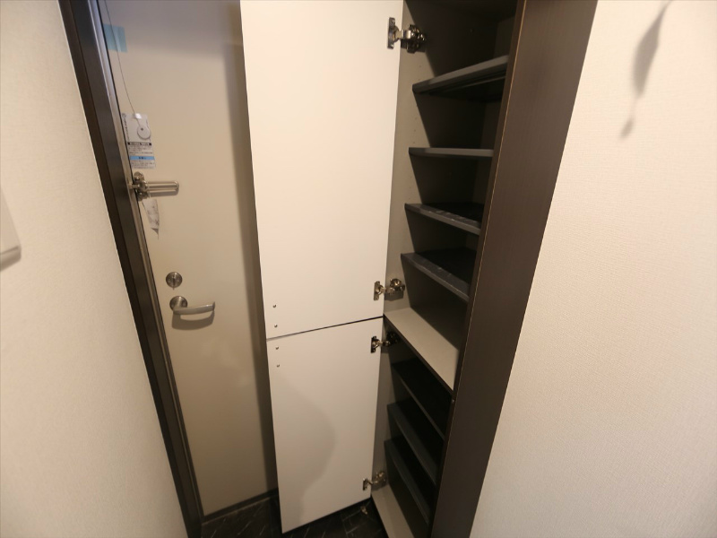 玄関　玄関　シューズボックス
