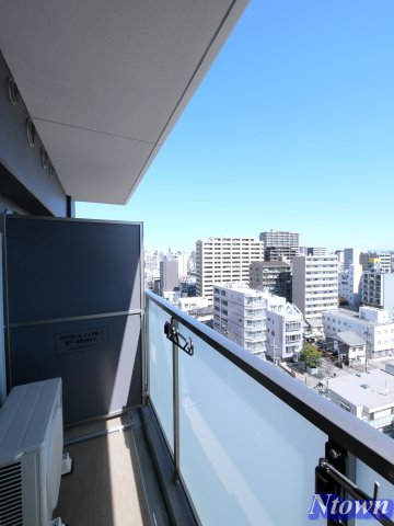 バルコニー　開放的で明るい空間を演出してくれるバルコニーです