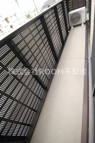 バルコニー　暖かな日差しのふりそそぐバルコニー