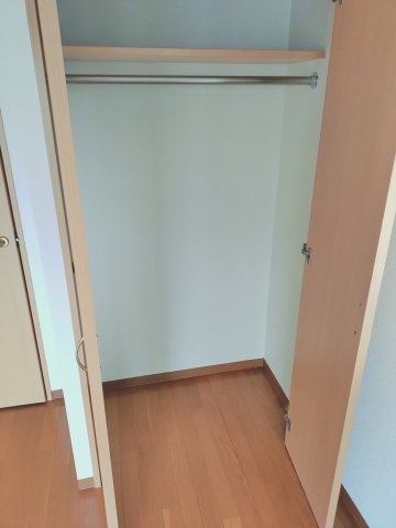 収納　お洋服もたくさんしまえます