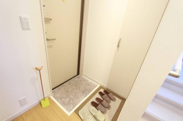 玄関　＊モデルルーム写真参照