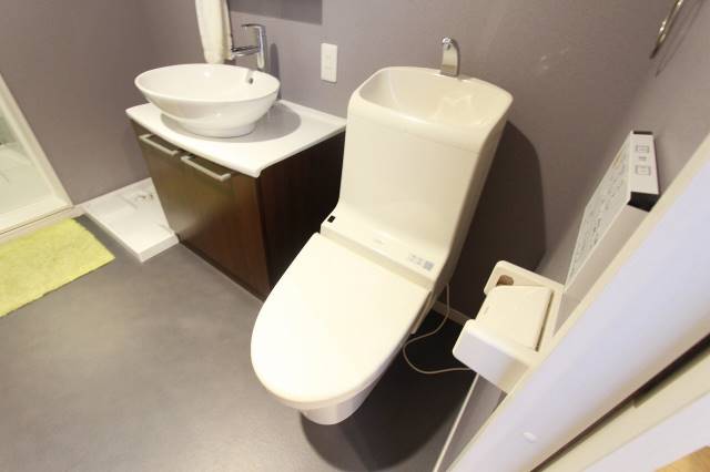 トイレ　＊モデルルーム写真参照