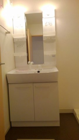 洗面設備　コンパクトで使いやすい洗面所