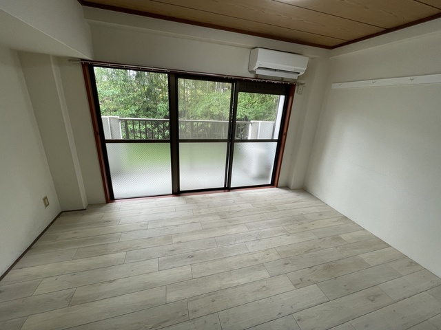 居室・リビング　別部屋参考写真です