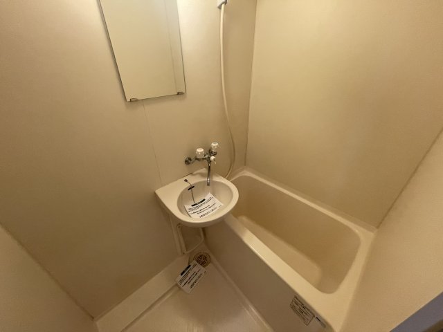 バス・シャワールーム　バストイレセパレートタイプの浴室です！