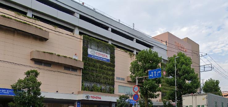ショッピングセンター　トレッサ横浜（ショッピングセンター）まで667m