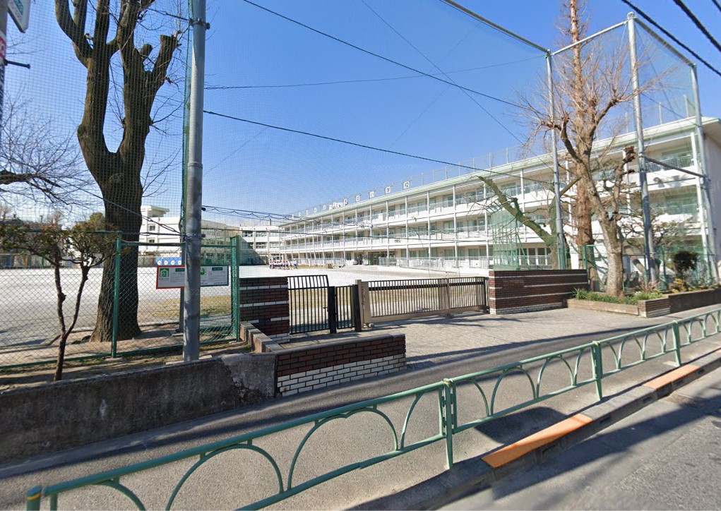 小学校　世田谷区立赤堤小学校（小学校）まで645m