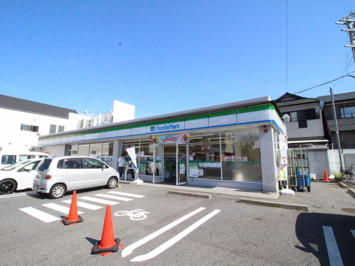 コンビニ　ファミリーマート天白元八事店（コンビニ）まで123m