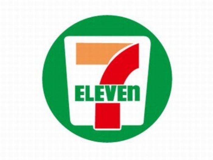 コンビニ　セブンイレブン（コンビニ）まで230m