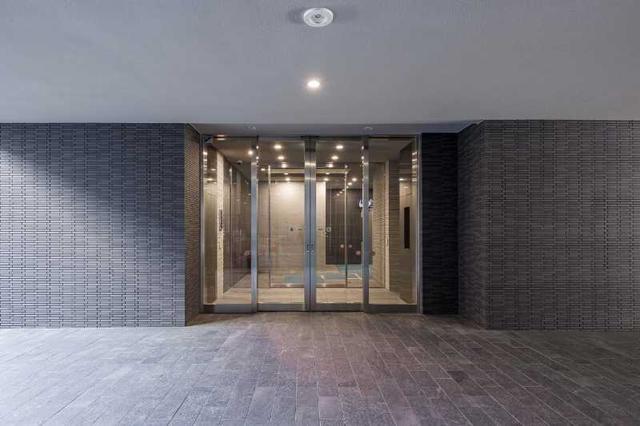 エントランス　落ち着いたエントランスです