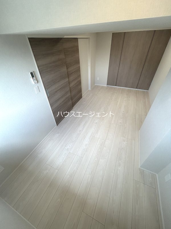 その他　リビング横の洋室です。