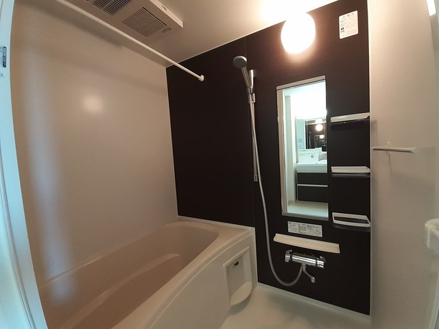 バス・シャワールーム　ご家族や長時間入浴に便利な追い炊き機能付きです♪