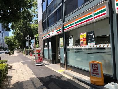 コンビニ　セブンイレブン 大阪靭公園東店（コンビニ）まで134m